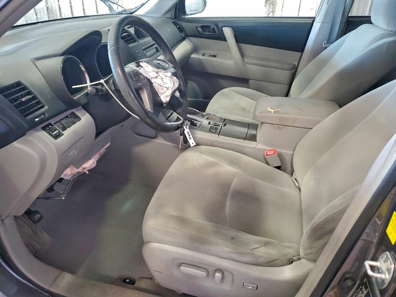 2010 TOYOTA HIGHLANDER BASE photo 13