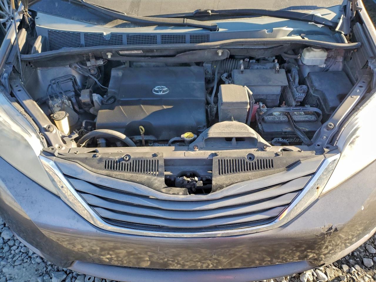 2014 TOYOTA SIENNA XLE photo 12