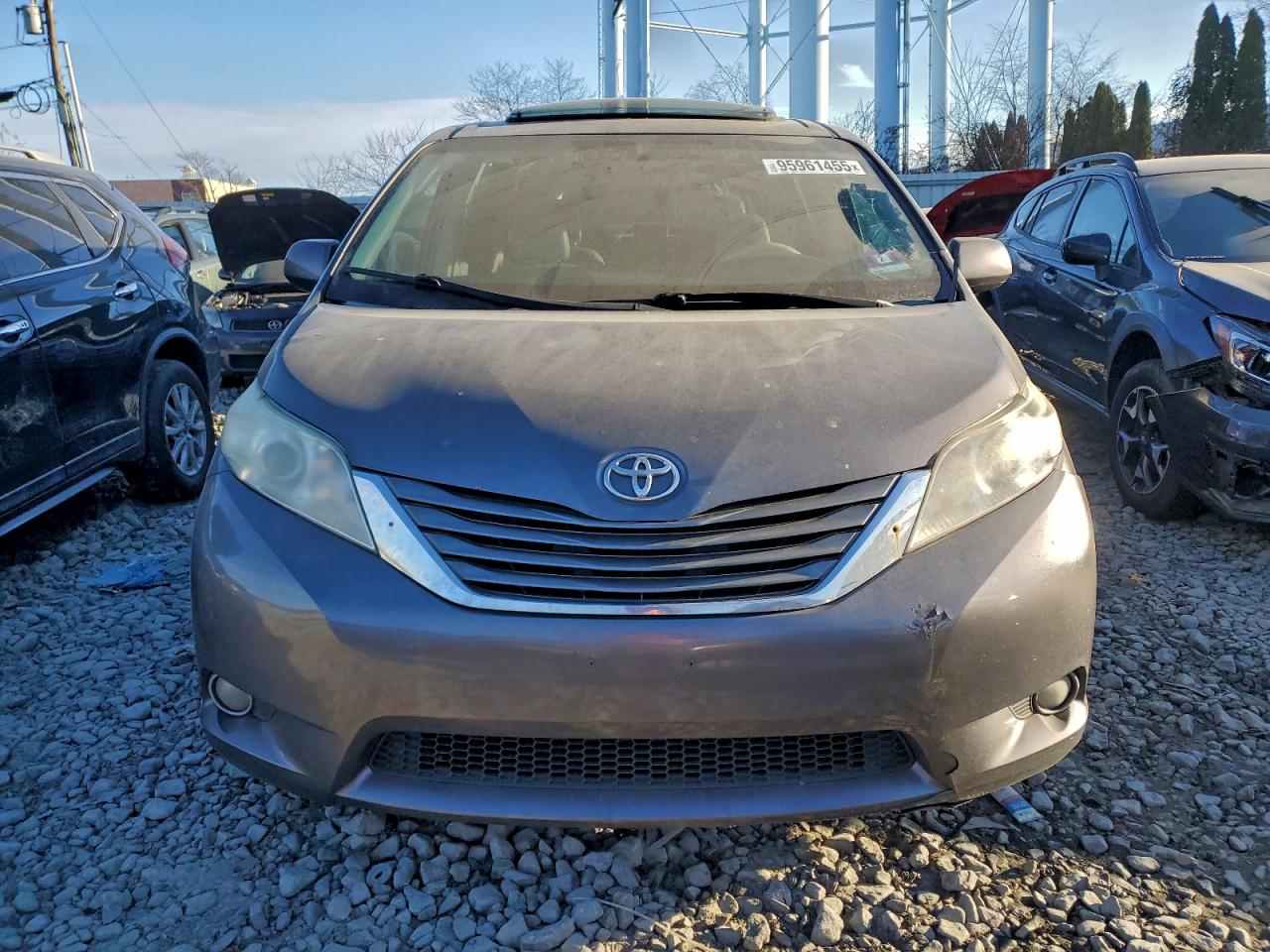 2014 TOYOTA SIENNA XLE photo 5