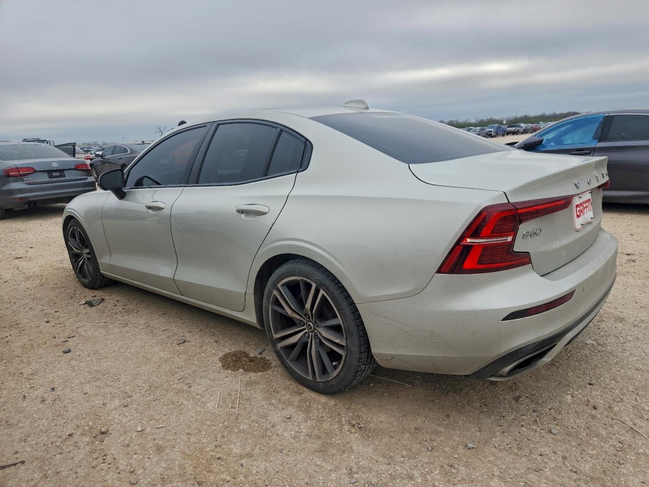 2019 VOLVO S60 T5 R-DESIGN photo 2