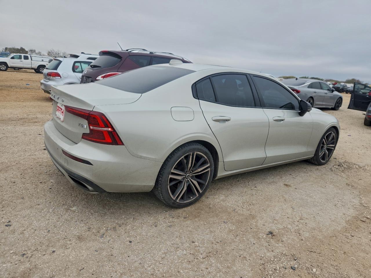2019 VOLVO S60 T5 R-DESIGN photo 3