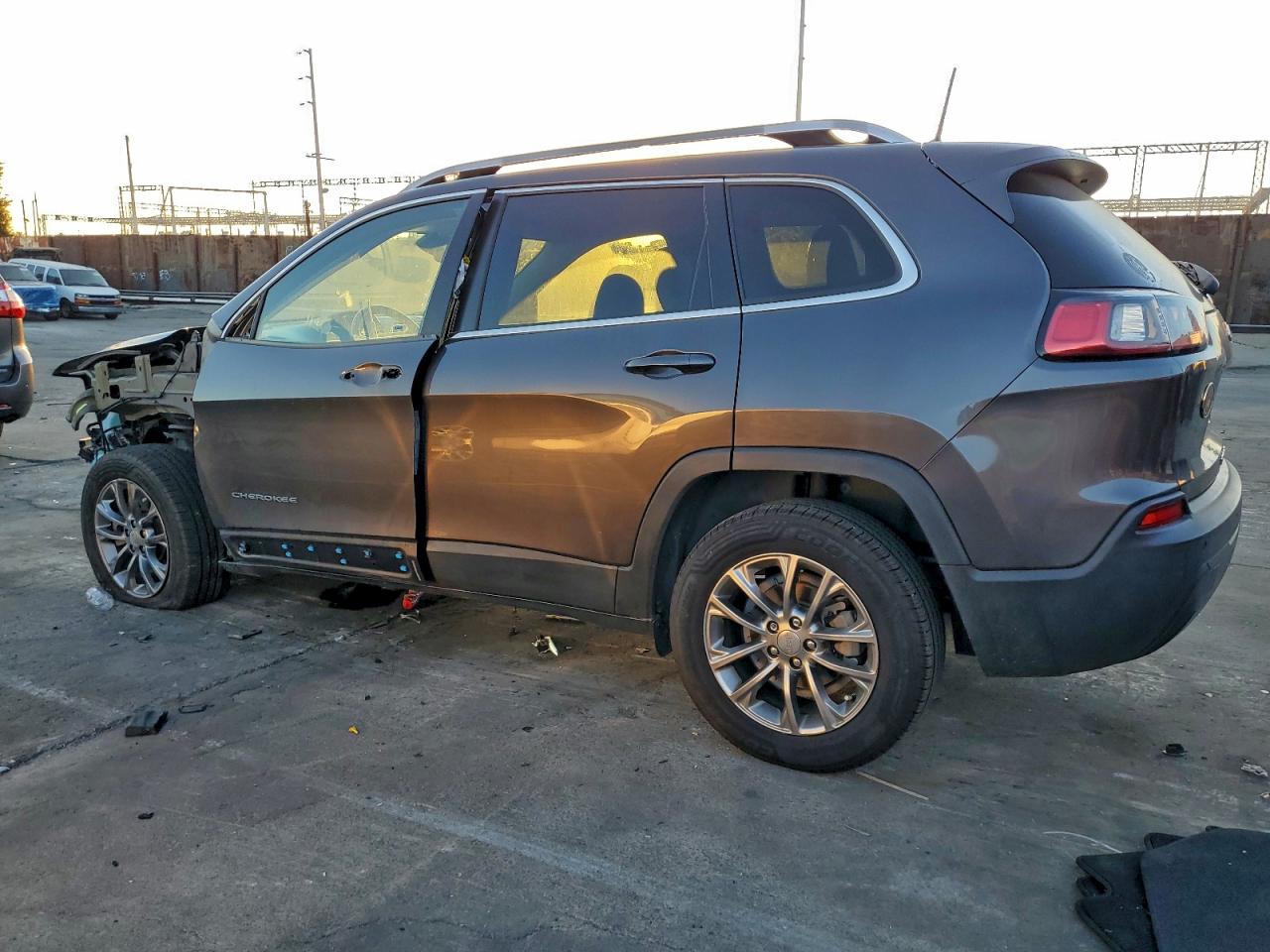 2021 JEEP CHEROKEE LATITUDE PLUS photo 2