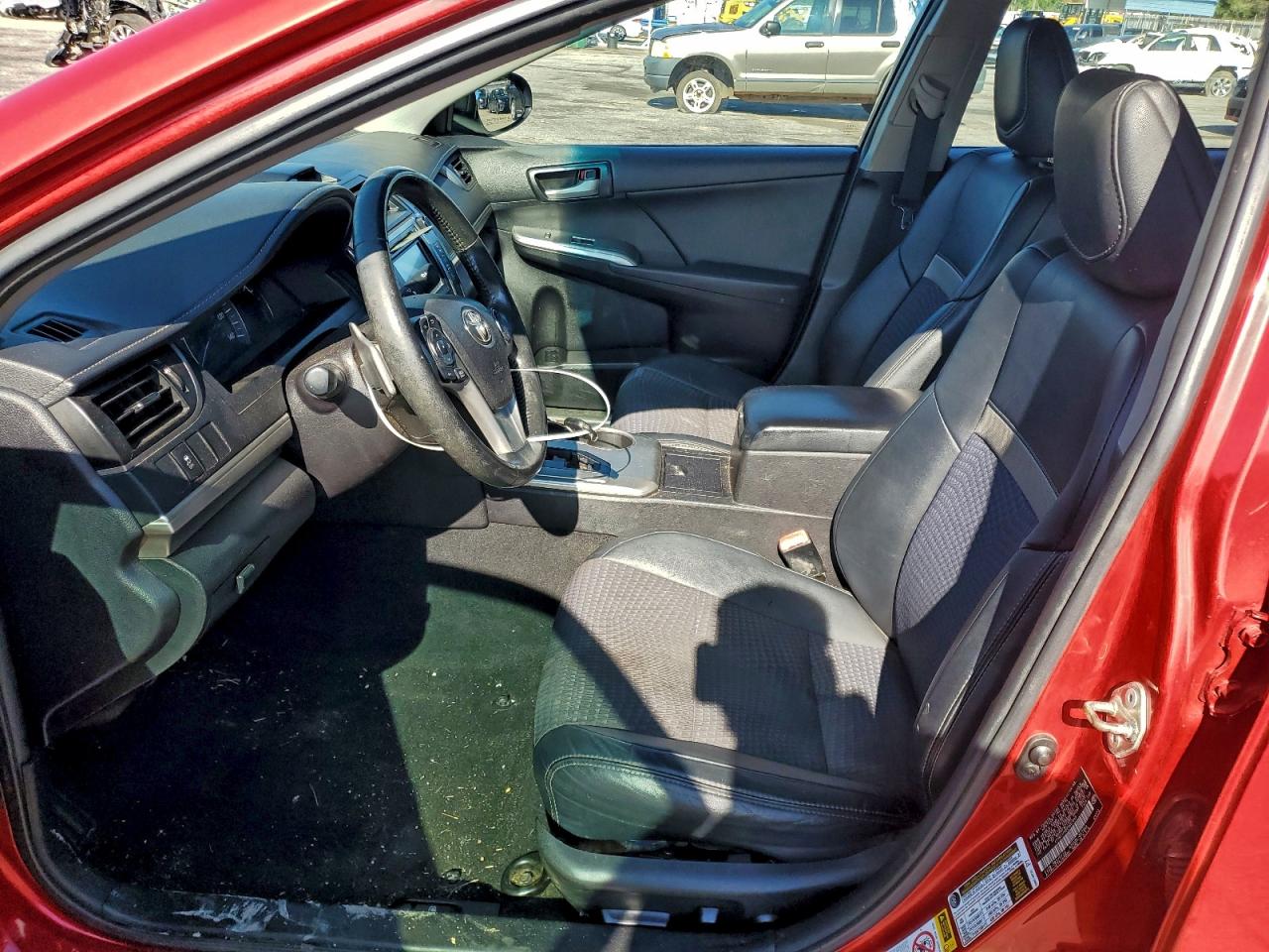 2014 TOYOTA CAMRY SE photo 13
