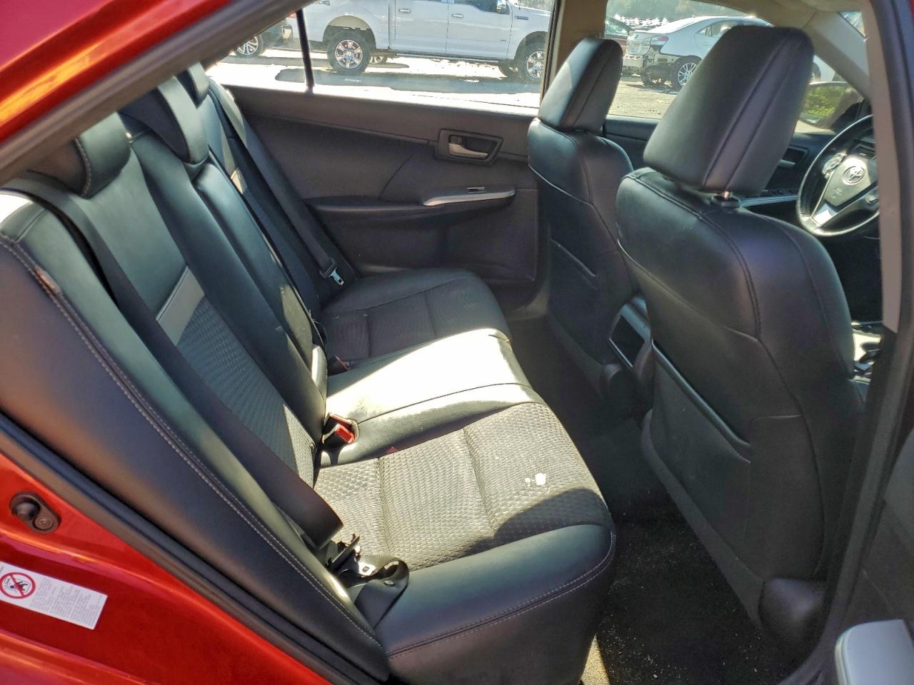 2014 TOYOTA CAMRY SE photo 19