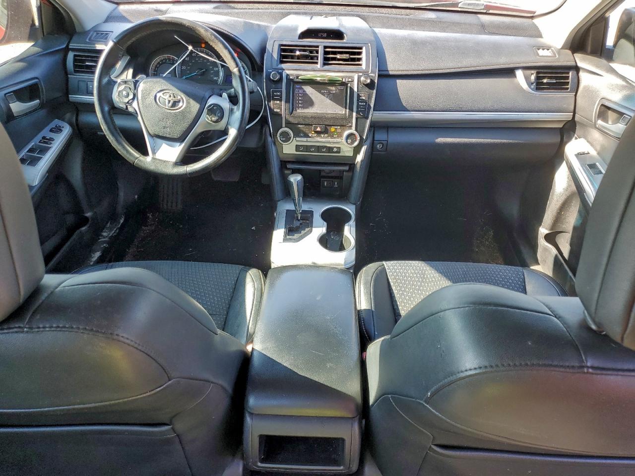 2014 TOYOTA CAMRY SE photo 15