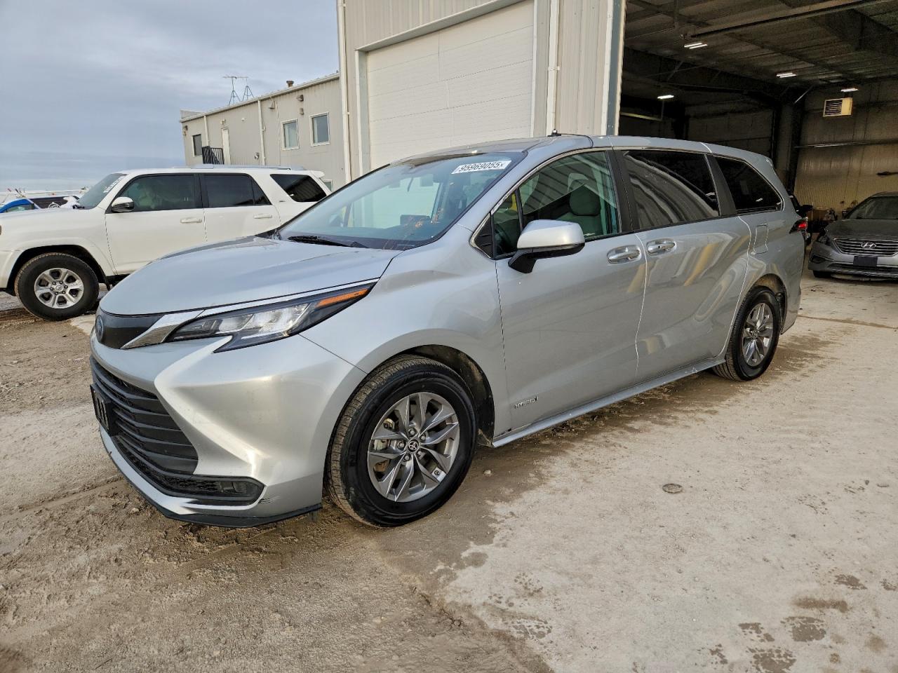 2021 TOYOTA SIENNA