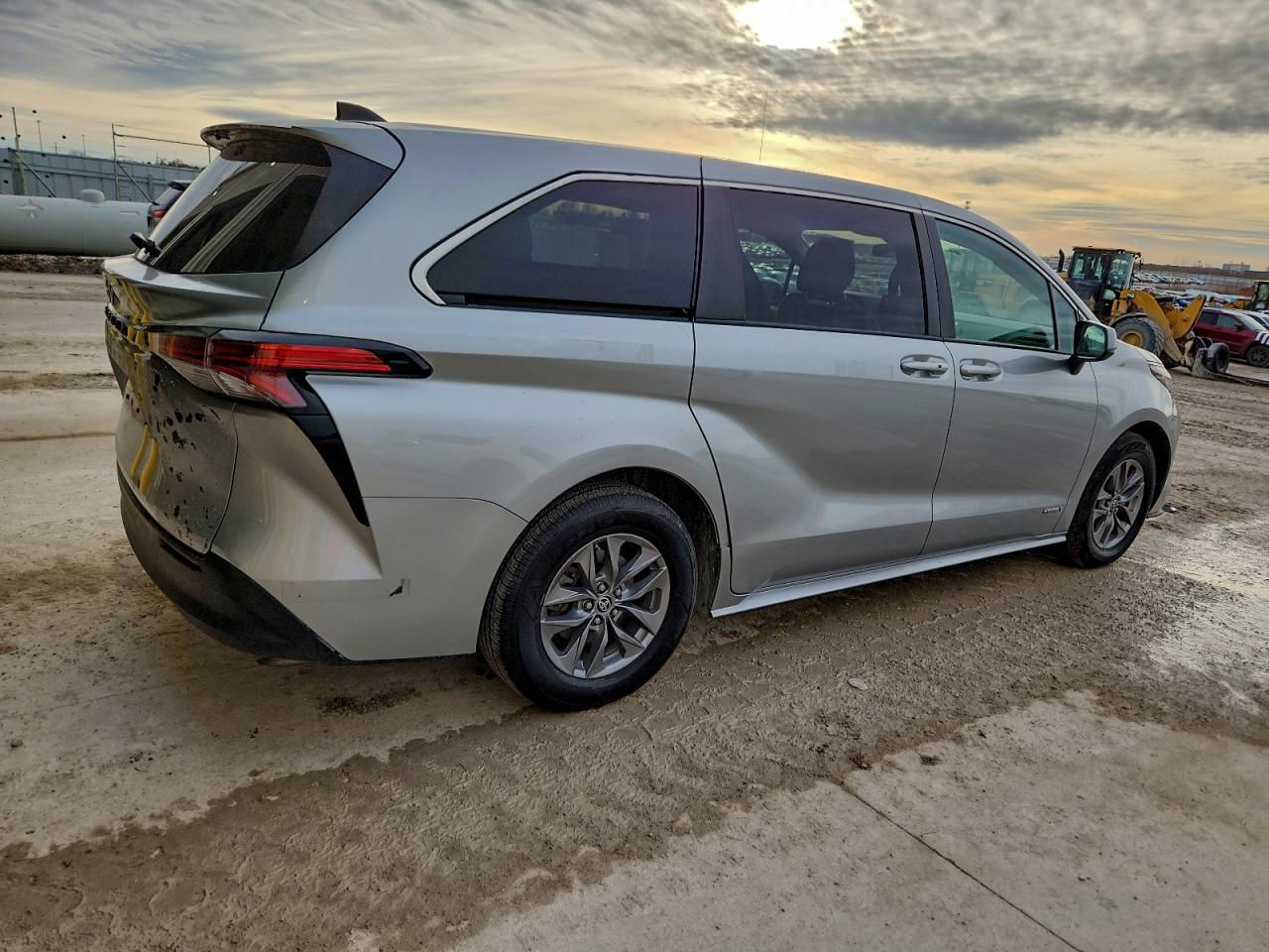 2021 TOYOTA SIENNA photo 3