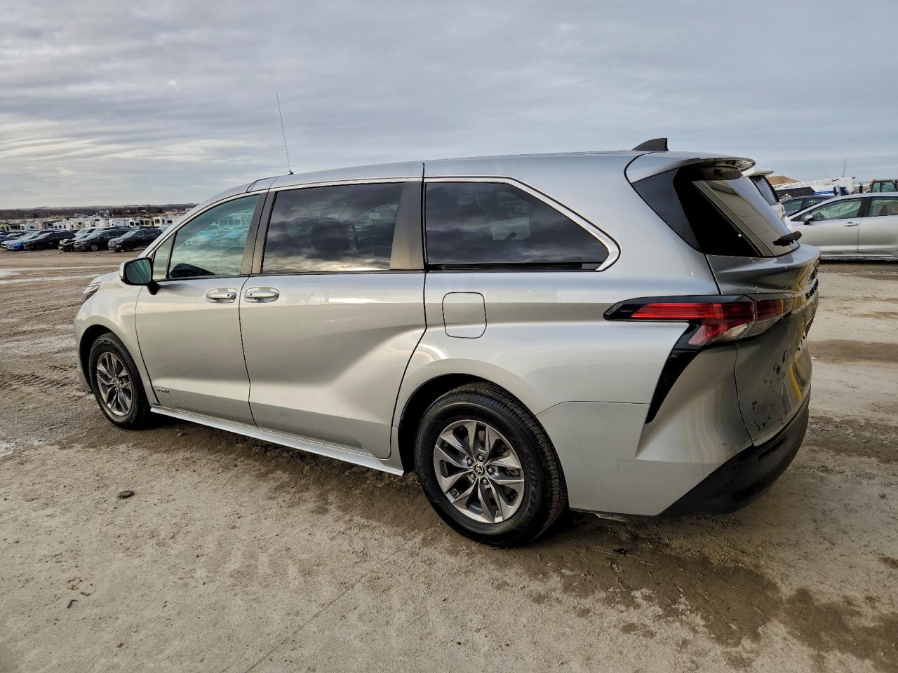 2021 TOYOTA SIENNA photo 2