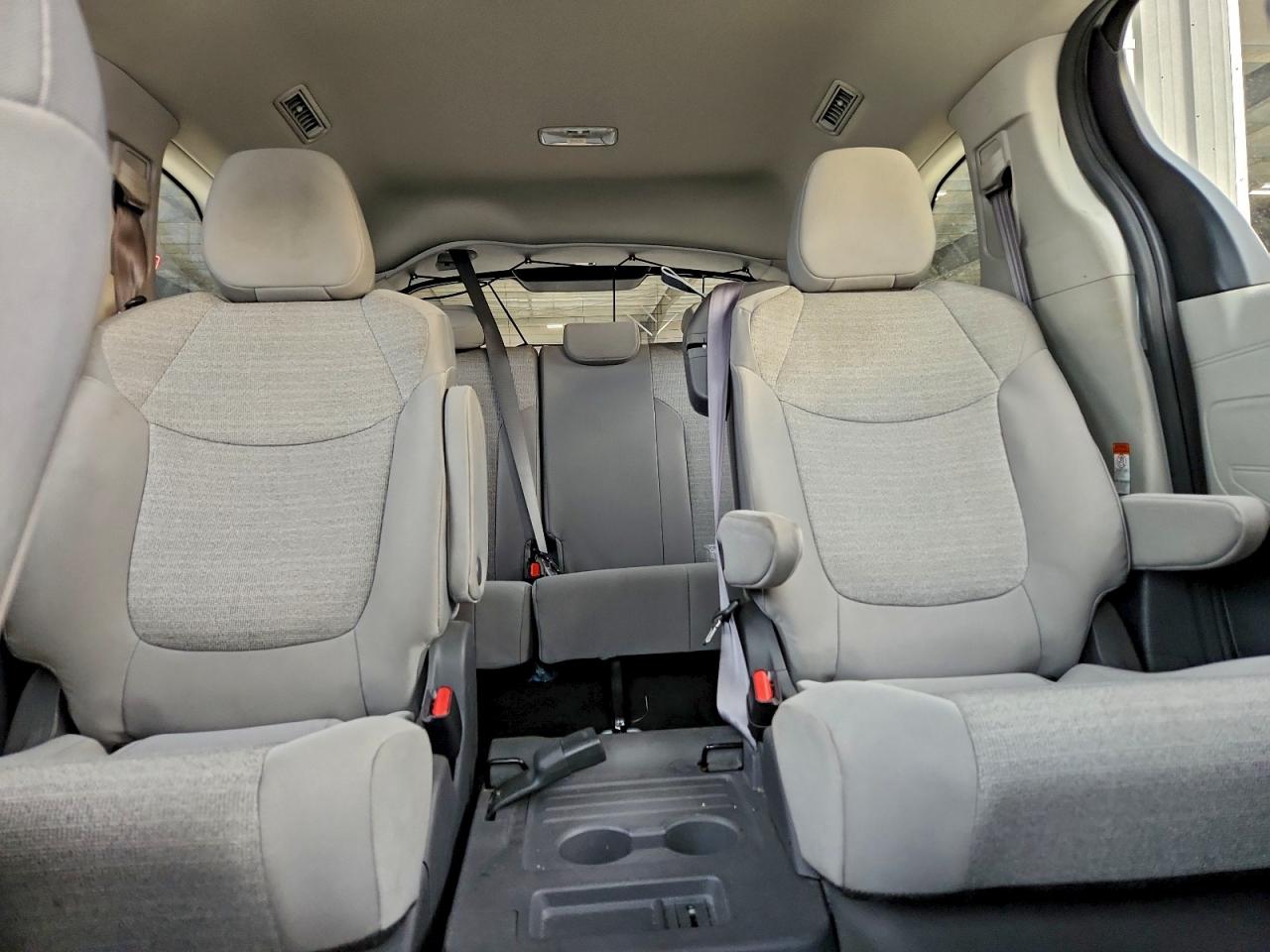 2021 TOYOTA SIENNA photo 10
