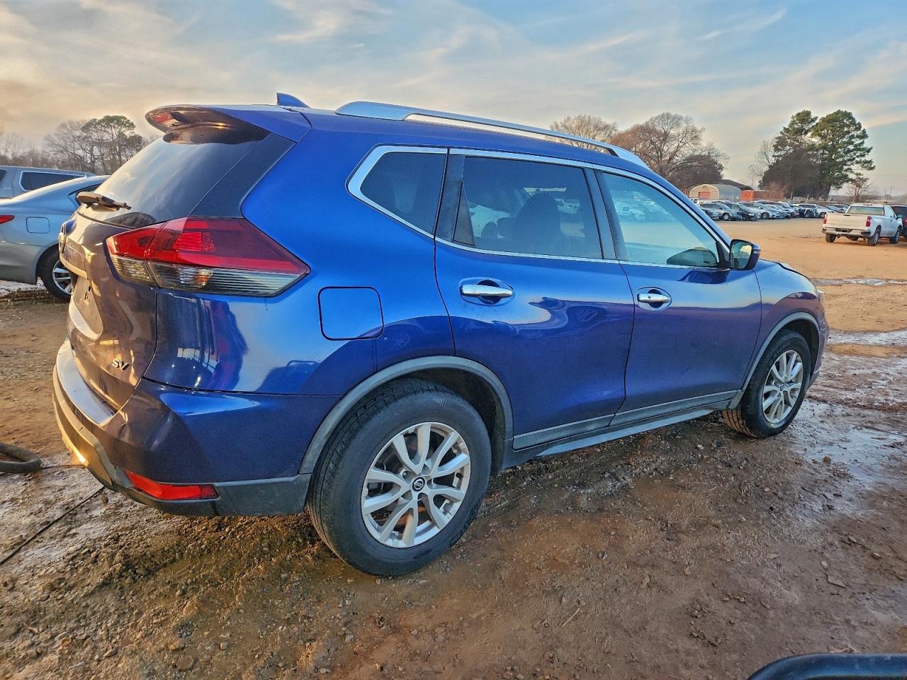 2018 NISSAN ROGUE SV photo 5