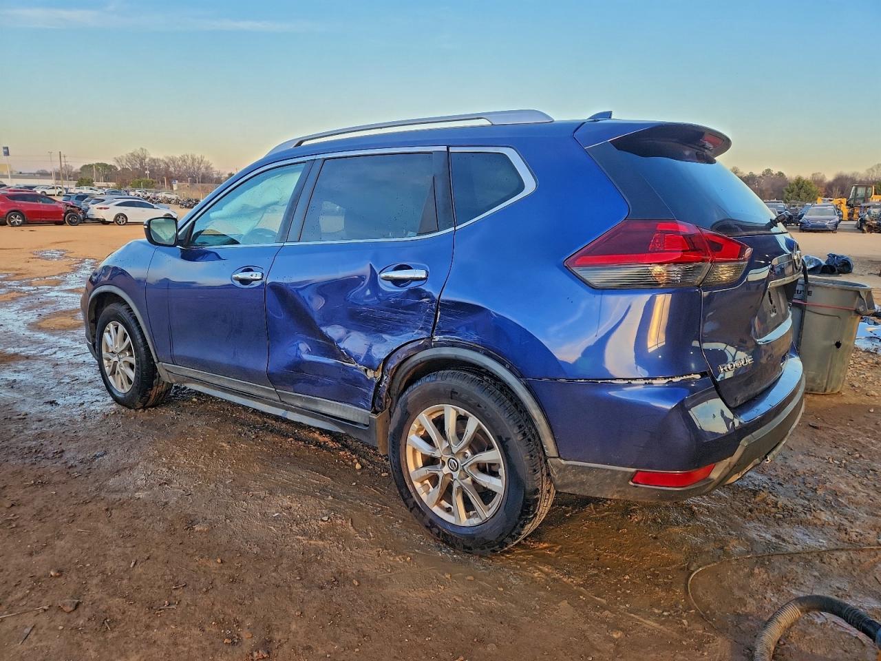 2018 NISSAN ROGUE SV photo 3