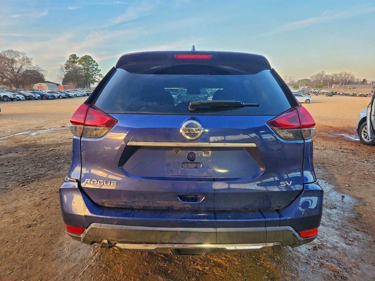 2018 NISSAN ROGUE SV photo 11