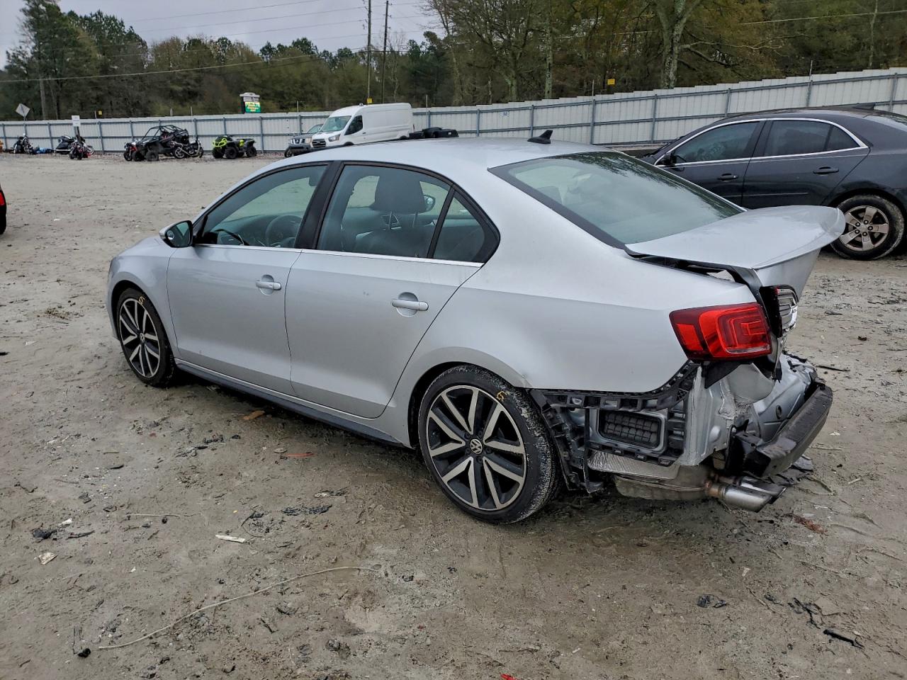 2014 VOLKSWAGEN JETTA GLI photo 2