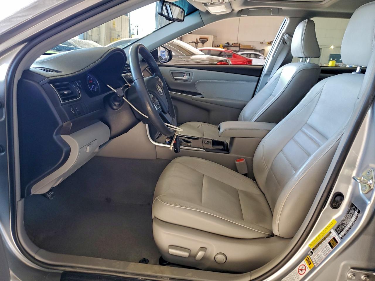 2017 TOYOTA CAMRY LE photo 7