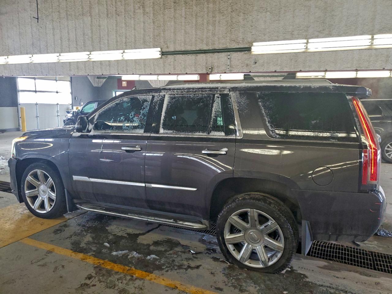 2015 CADILLAC ESCALADE LUXURY photo 2