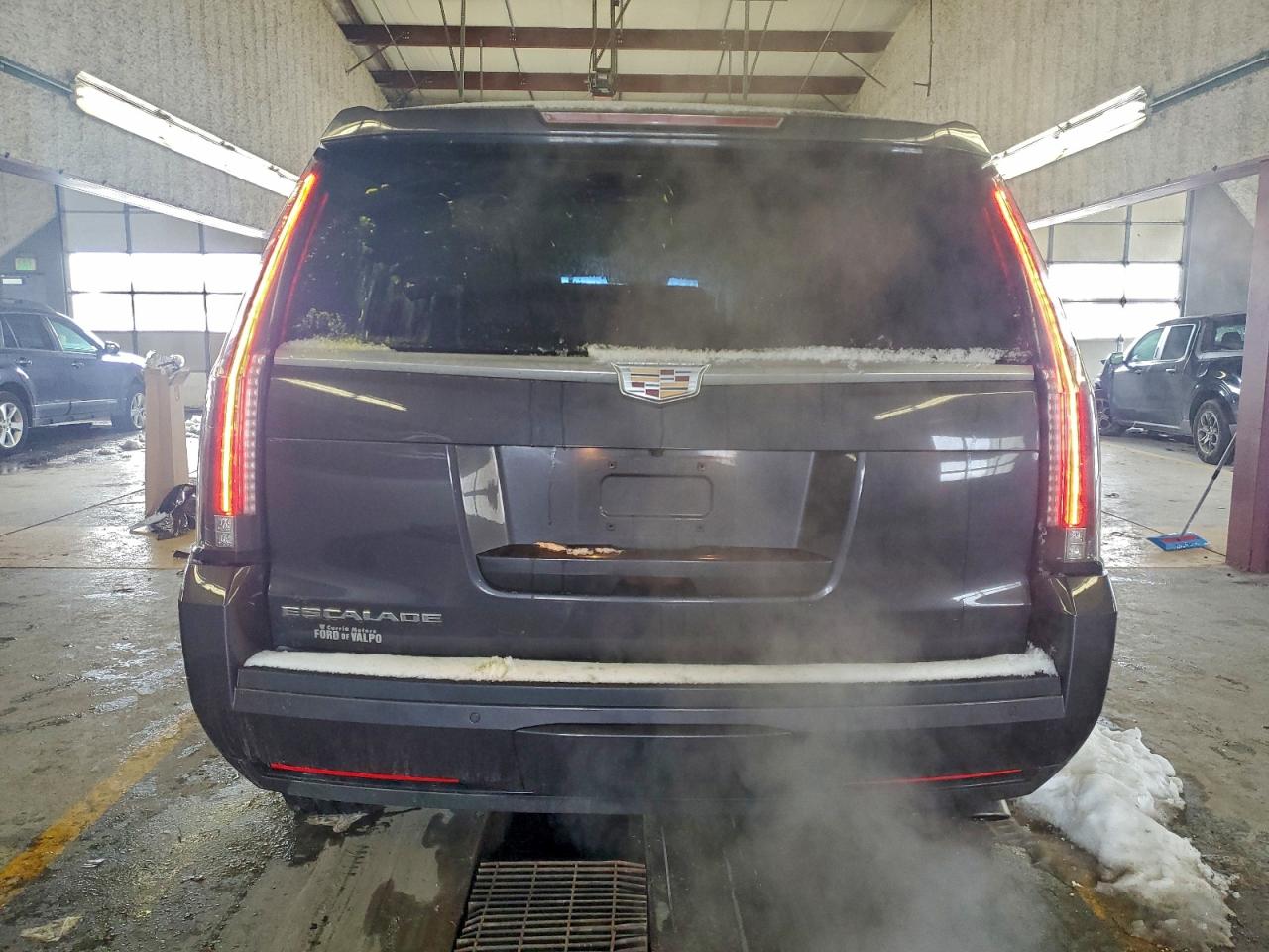 2015 CADILLAC ESCALADE LUXURY photo 6