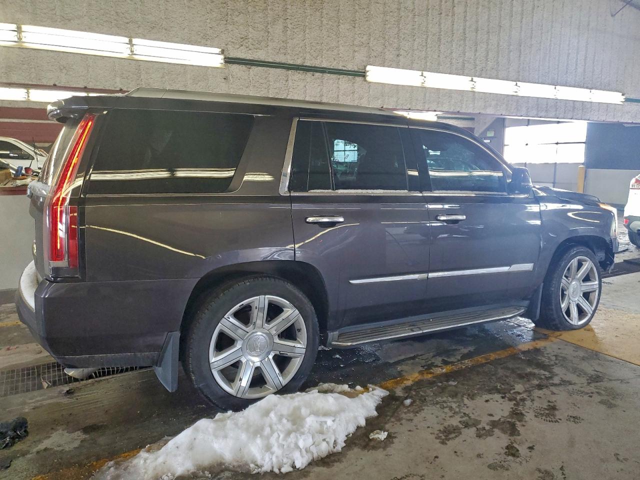 2015 CADILLAC ESCALADE LUXURY photo 3