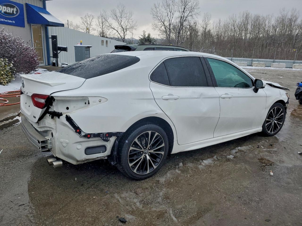 2018 TOYOTA CAMRY SE photo 7