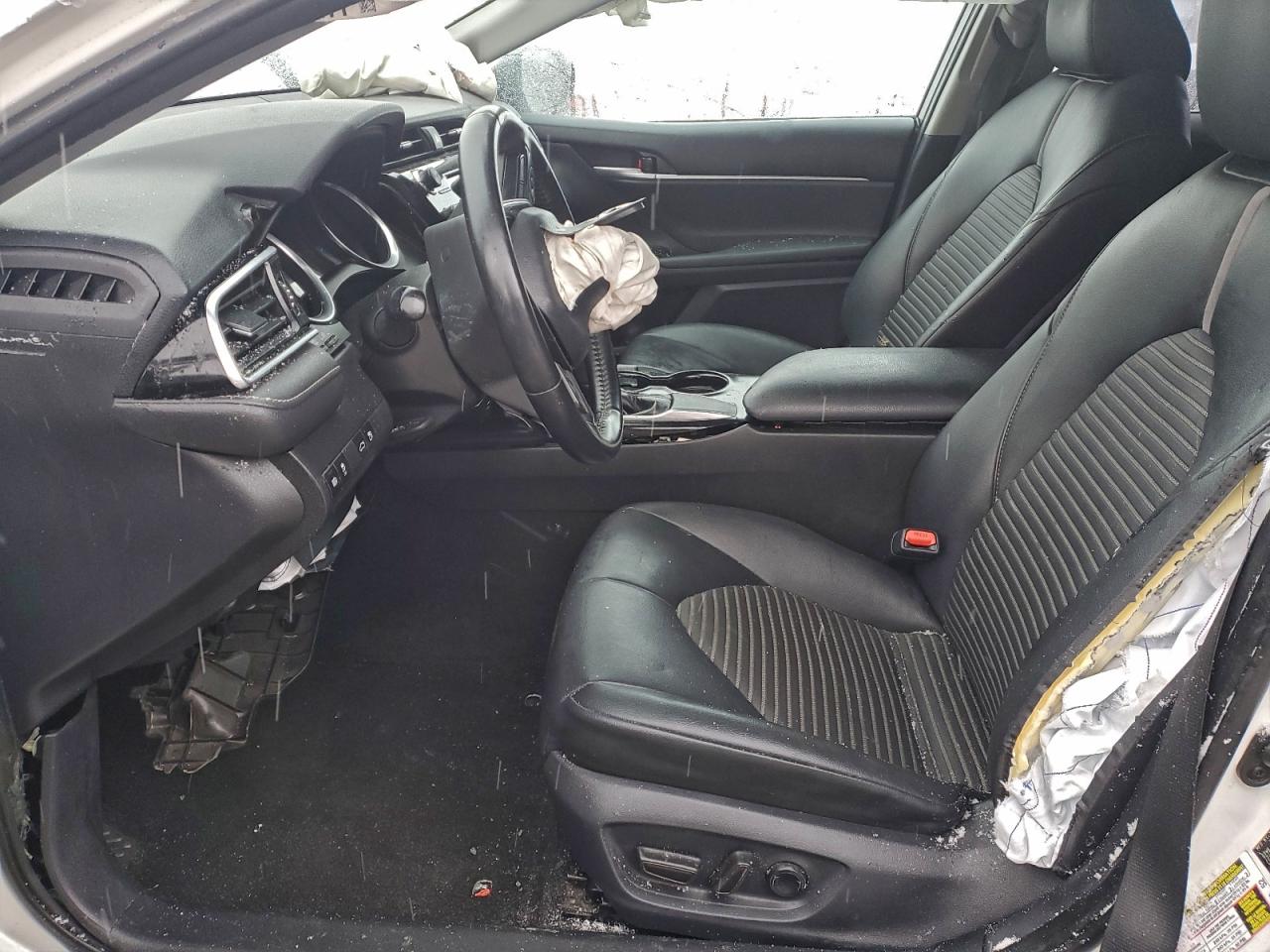 2018 TOYOTA CAMRY SE photo 19