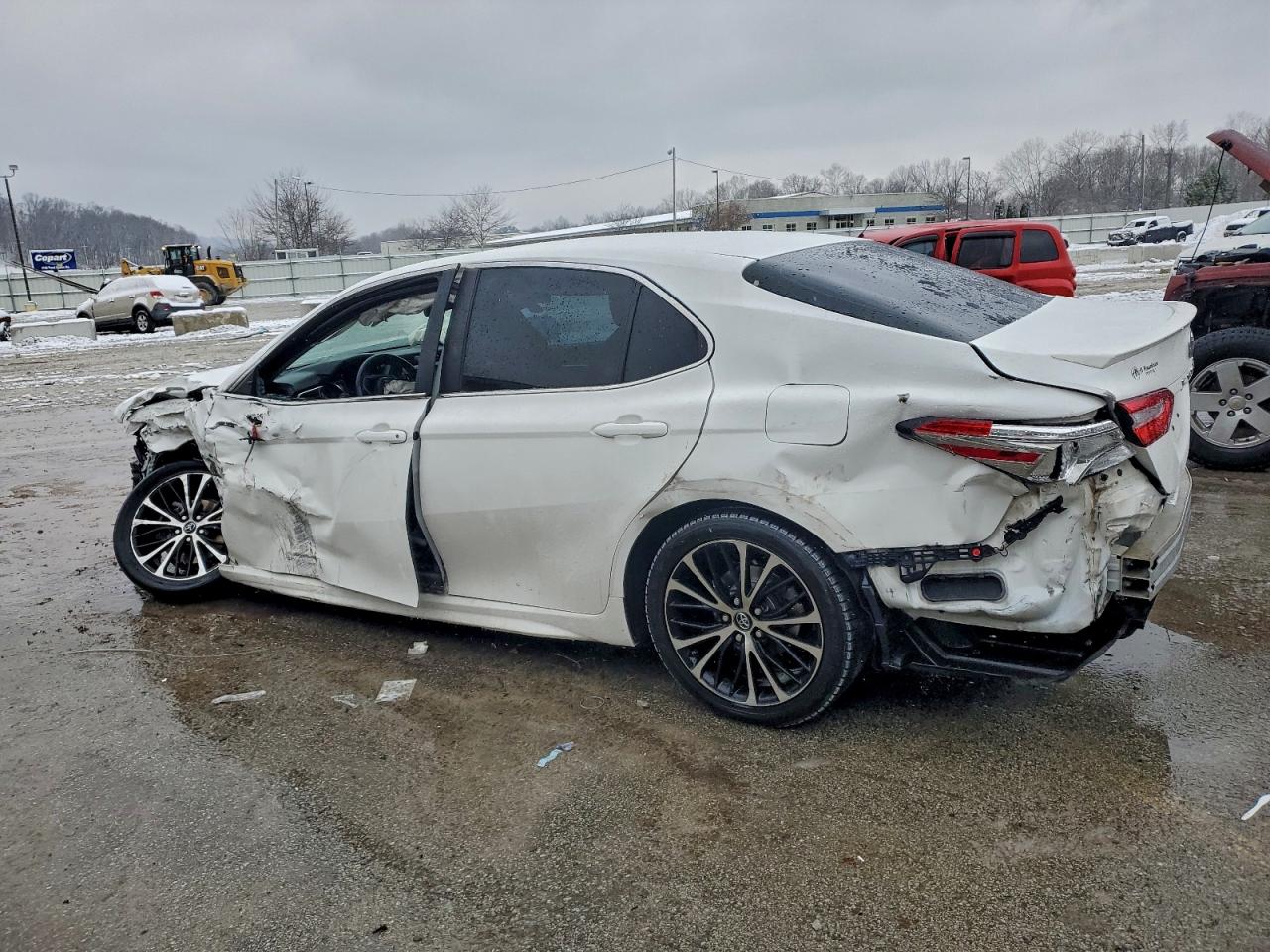 2018 TOYOTA CAMRY SE photo 4