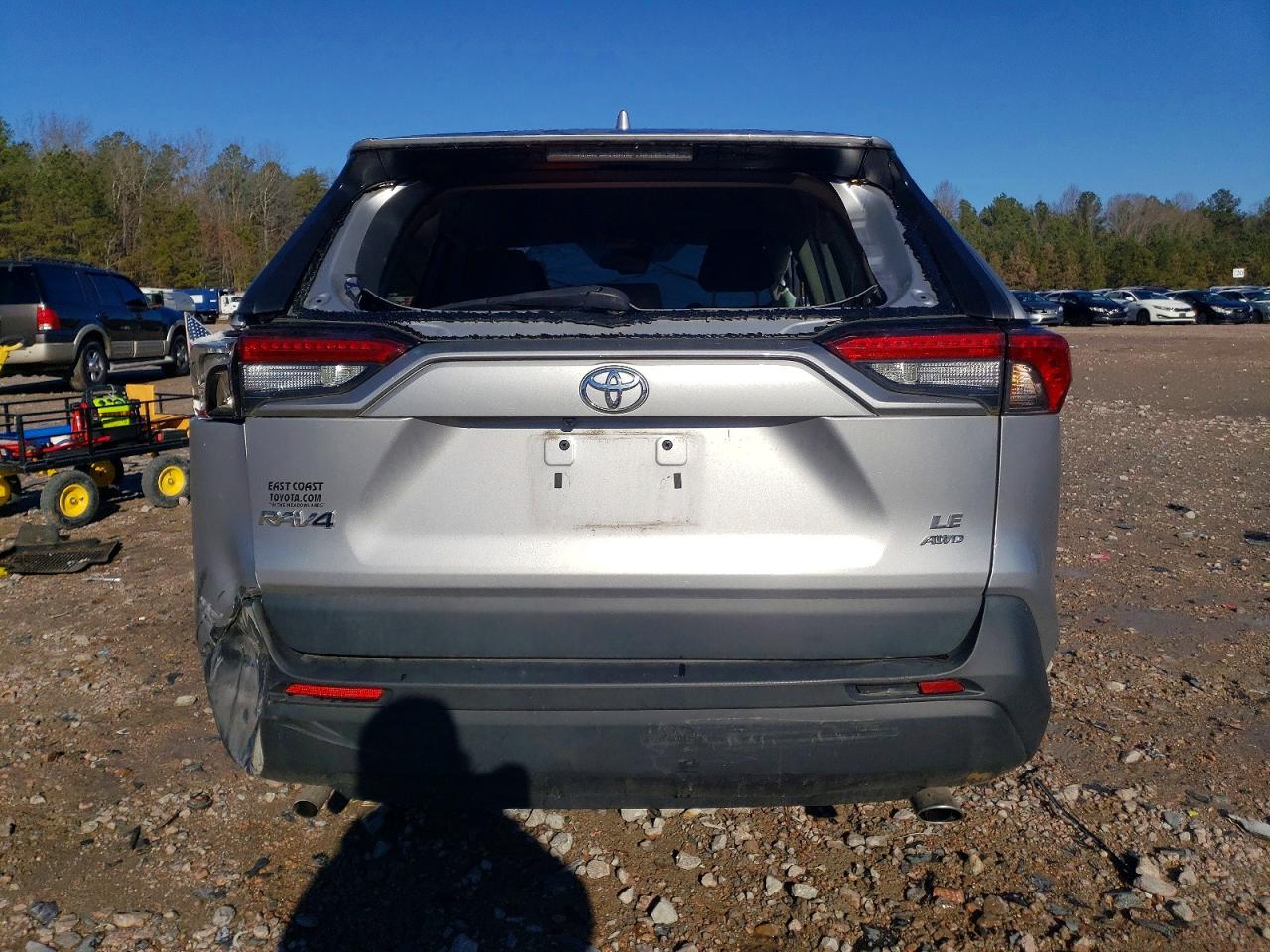 2022 TOYOTA RAV4 LE photo 6