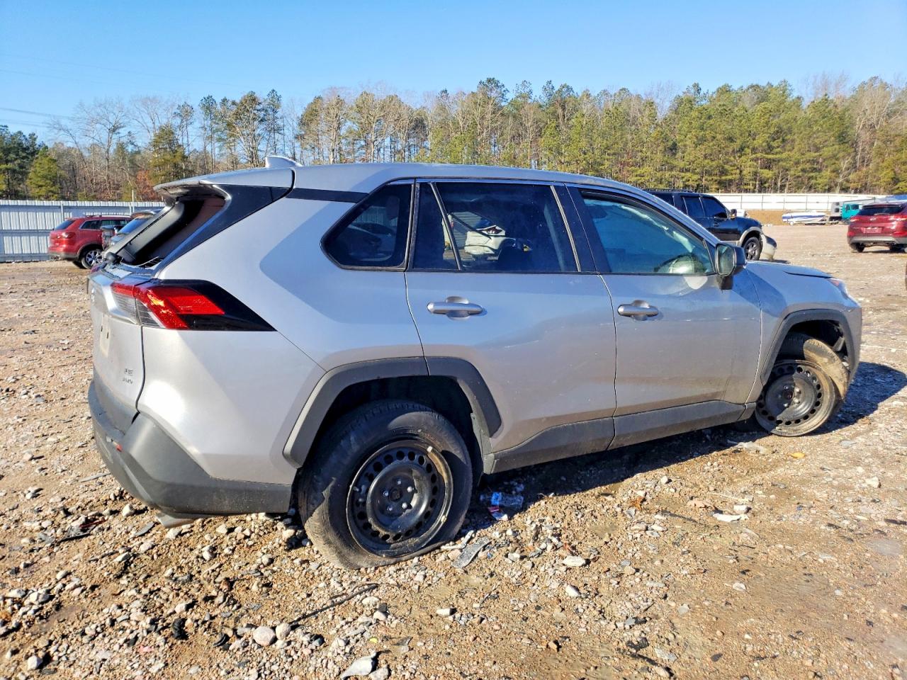 2022 TOYOTA RAV4 LE photo 3