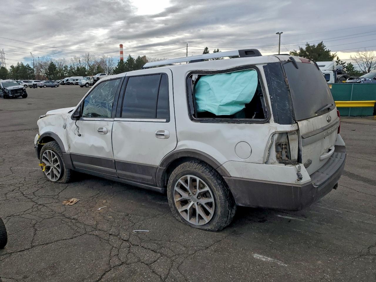 2015 FORD EXPEDITION XLT photo 2