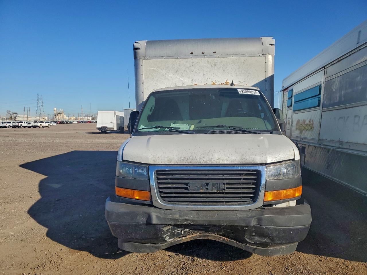 2019 GMC SAVANA CUT - BOX TRUCK photo 5