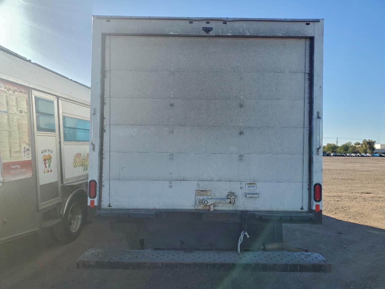 2019 GMC SAVANA CUT - BOX TRUCK photo 6