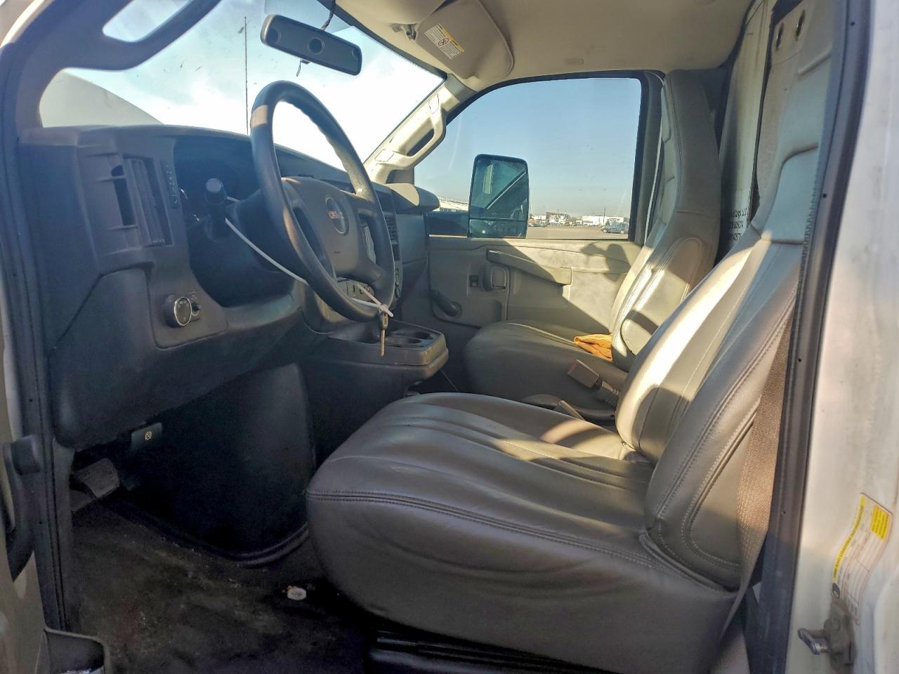 2019 GMC SAVANA CUT - BOX TRUCK photo 7