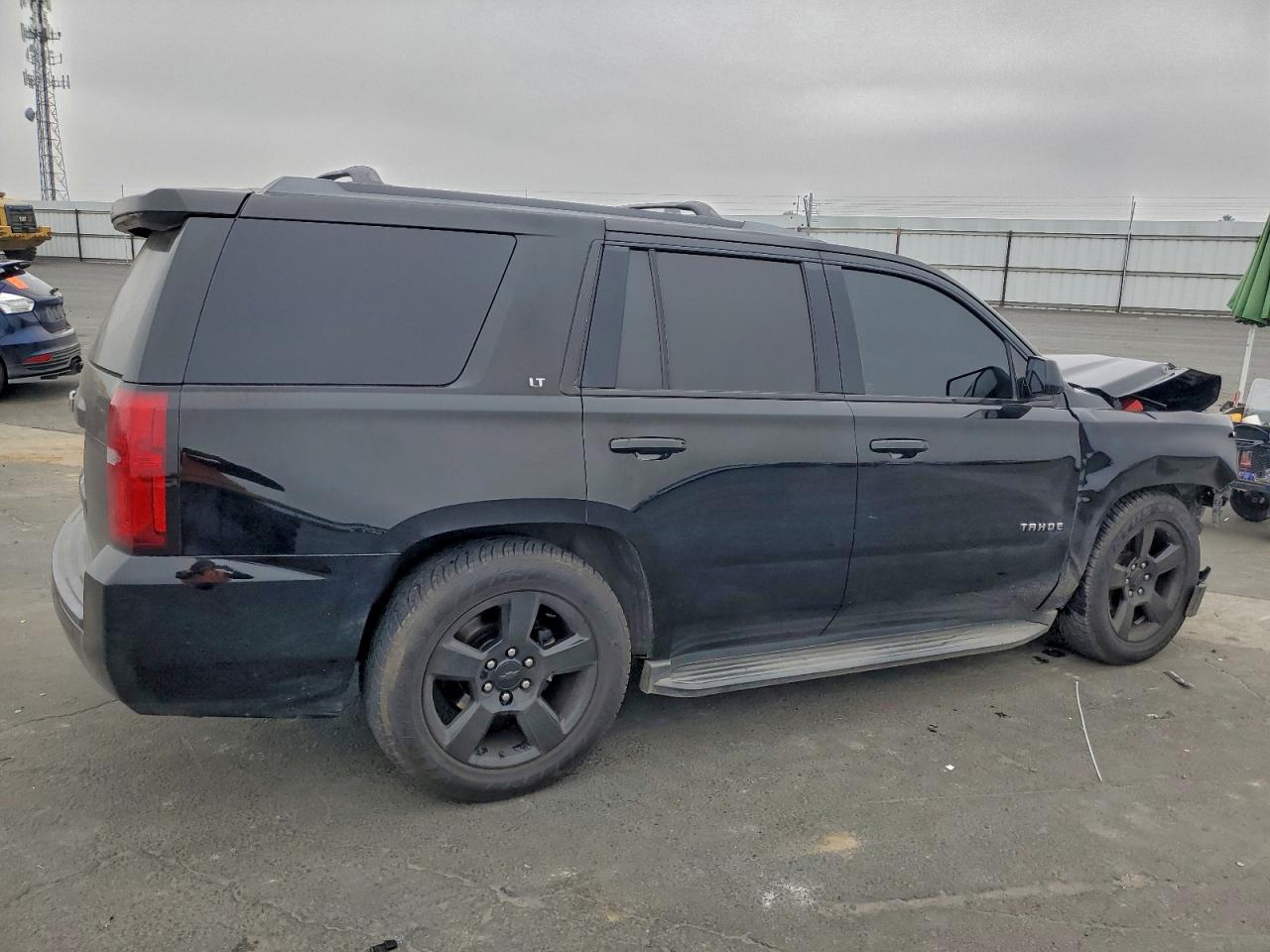 2017 CHEVROLET TAHOE C1500 LT photo 3