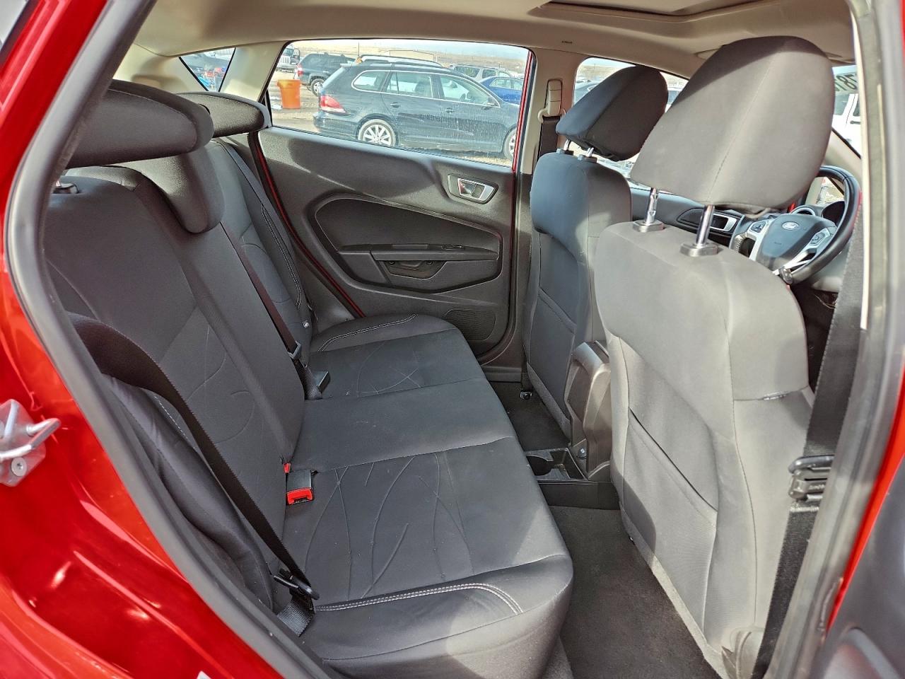 2015 FORD FIESTA SE photo 19
