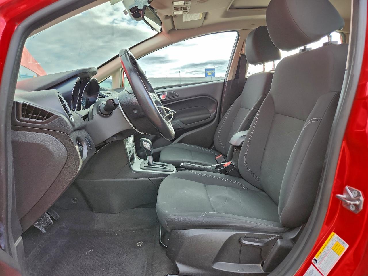 2015 FORD FIESTA SE photo 13
