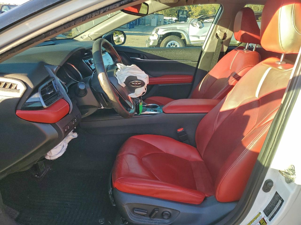 2020 TOYOTA CAMRY XSE photo 19