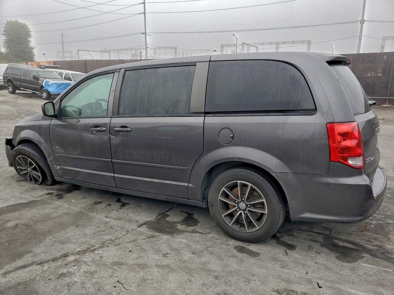2015 DODGE GRAND CARAVAN SE photo 2