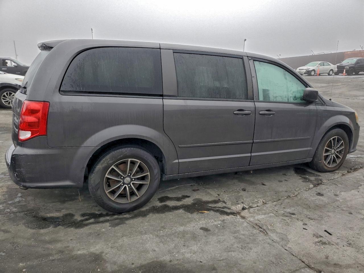 2015 DODGE GRAND CARAVAN SE photo 3