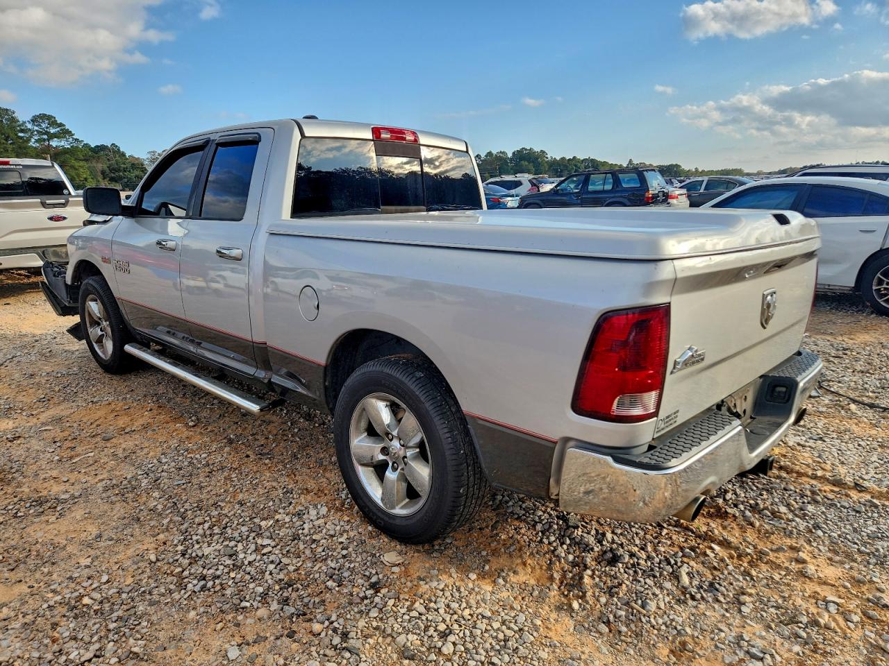 2014 RAM 1500 SLT photo 4