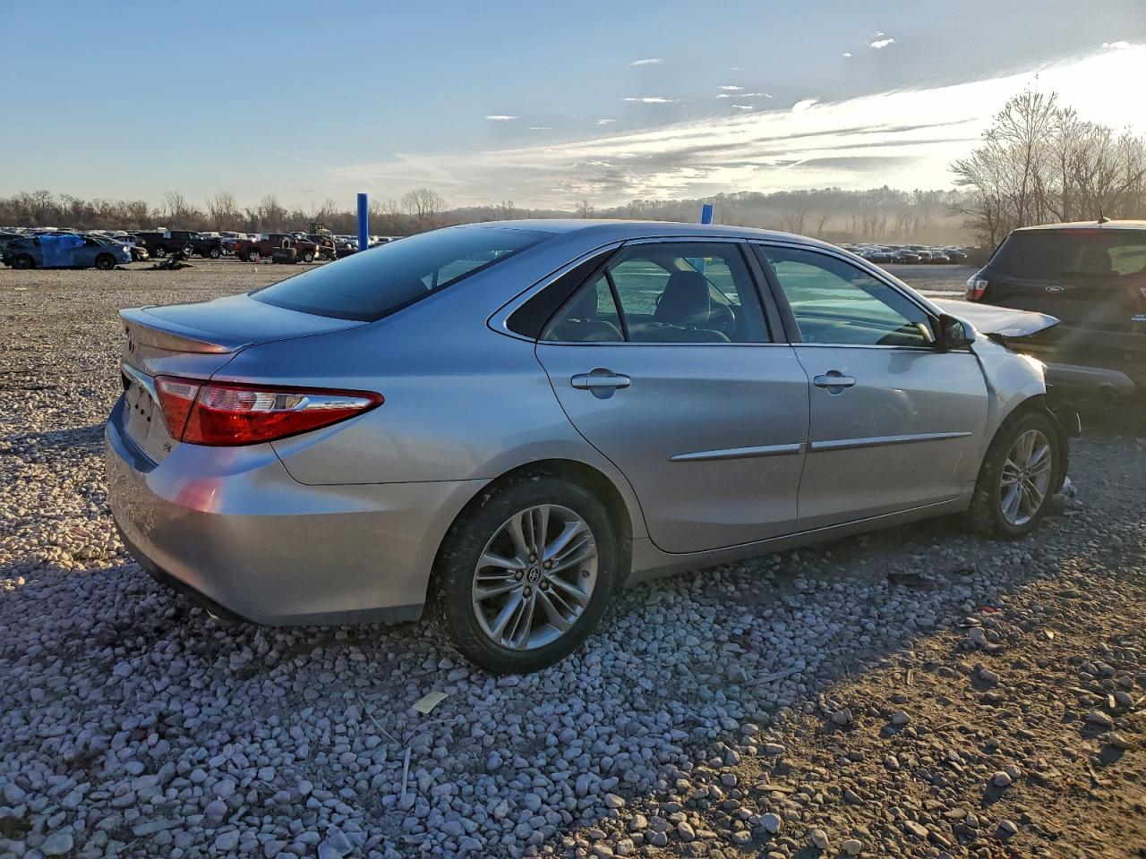 2016 TOYOTA CAMRY photo 7