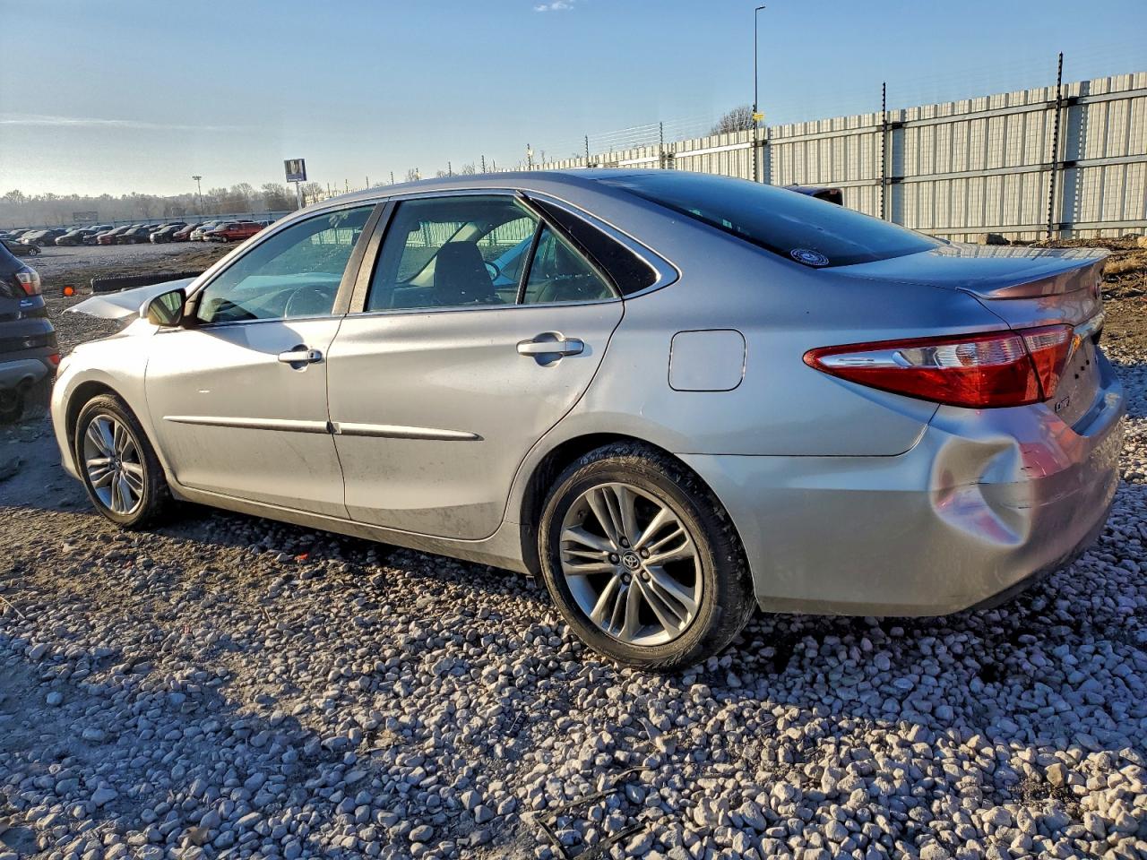 2016 TOYOTA CAMRY photo 4