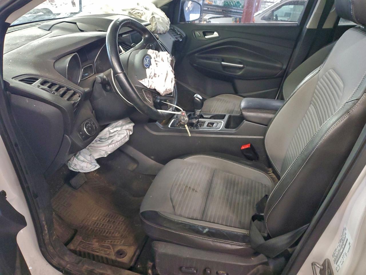 2017 FORD ESCAPE SE photo 13