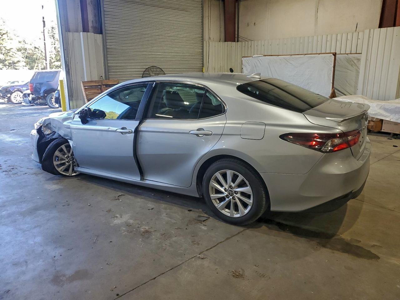 2023 TOYOTA CAMRY LE photo 2