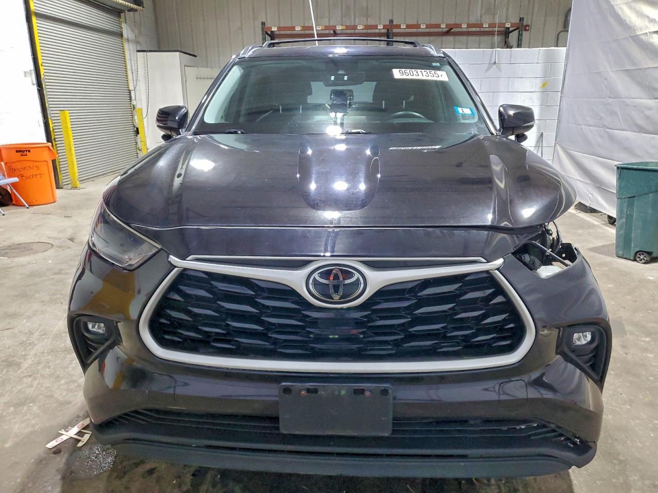 2021 TOYOTA HIGHLANDER XLE photo 9