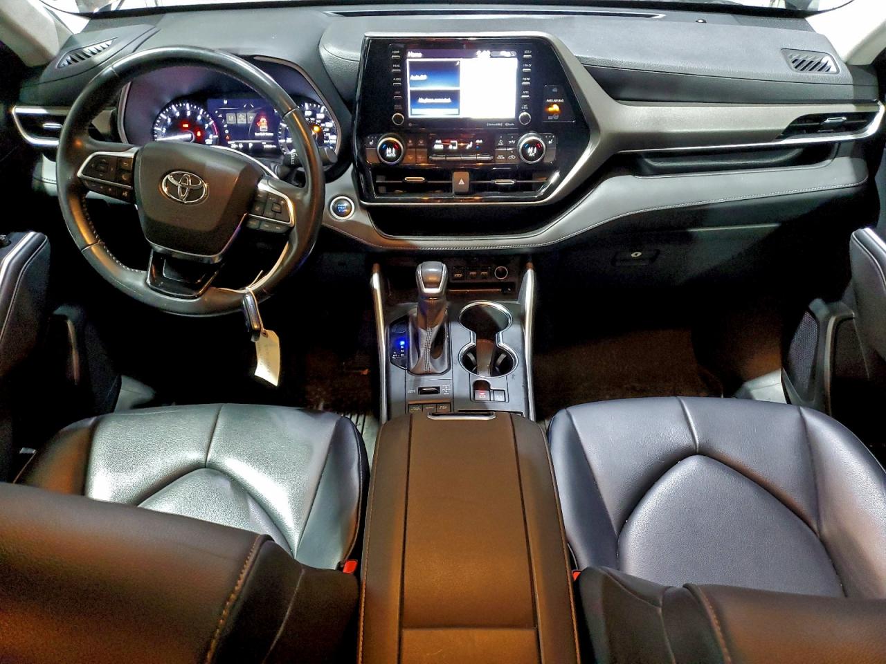 2021 TOYOTA HIGHLANDER XLE photo 15