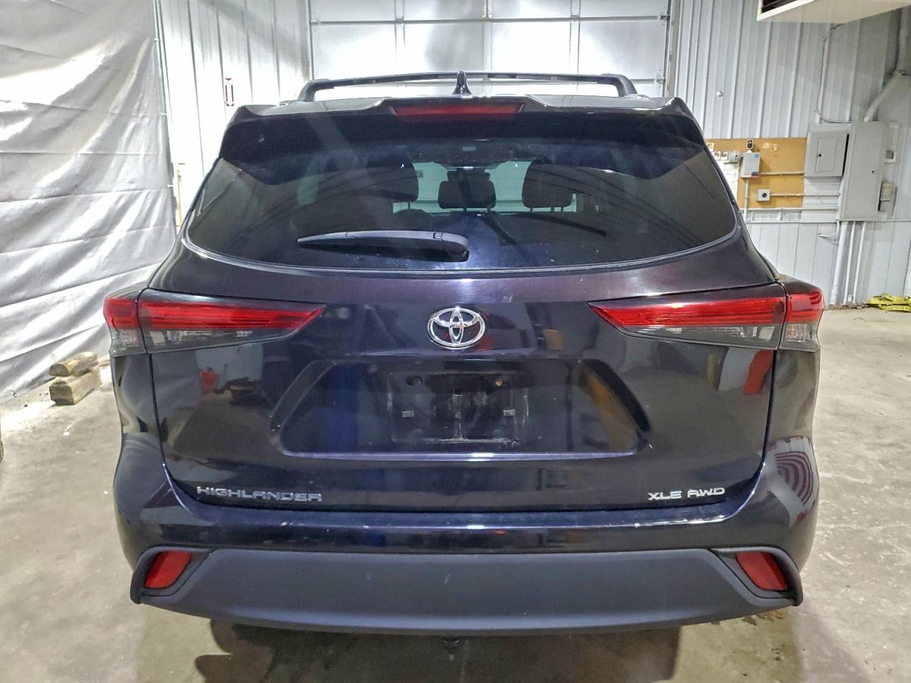 2021 TOYOTA HIGHLANDER XLE photo 11