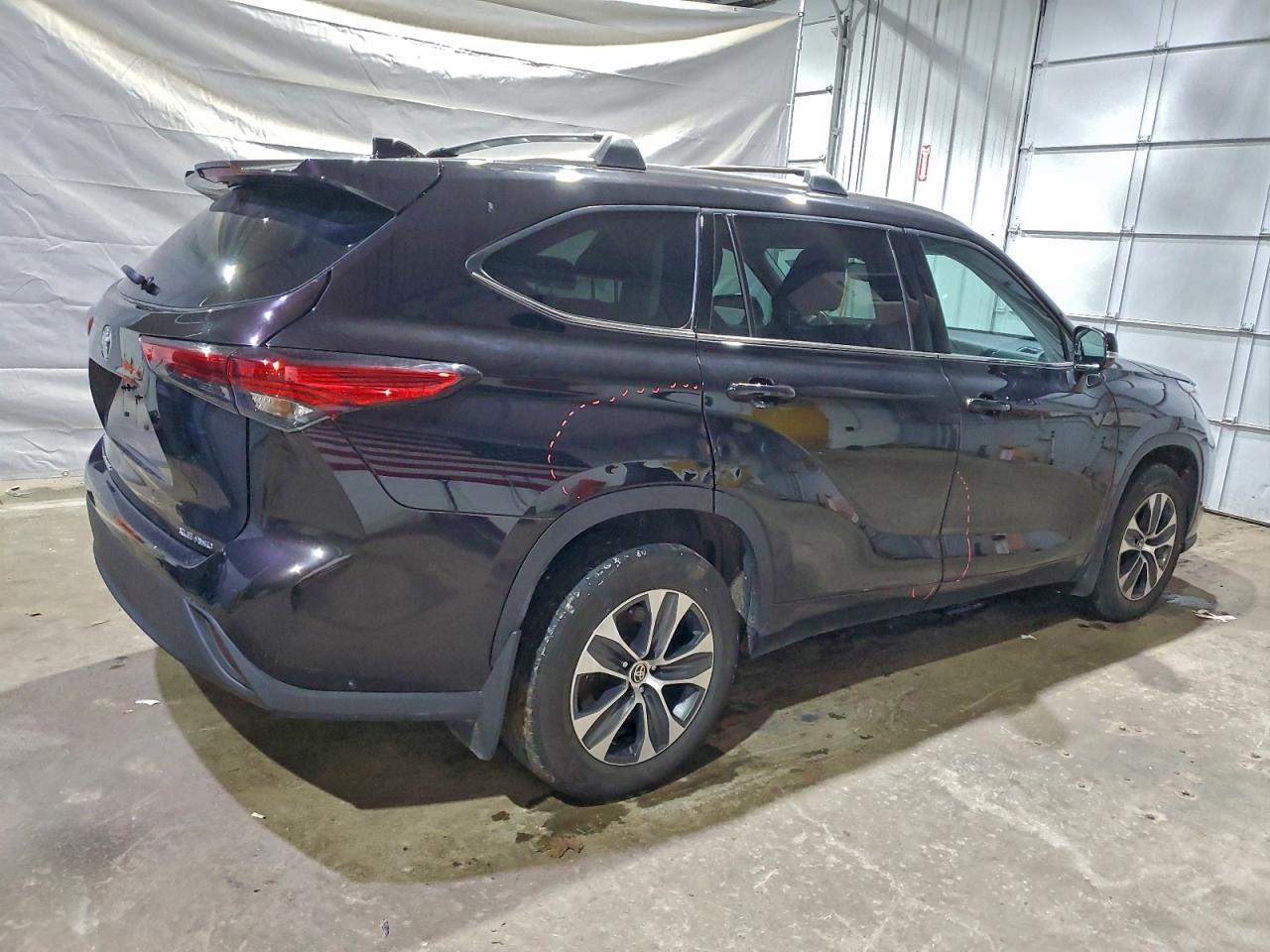 2021 TOYOTA HIGHLANDER XLE photo 5