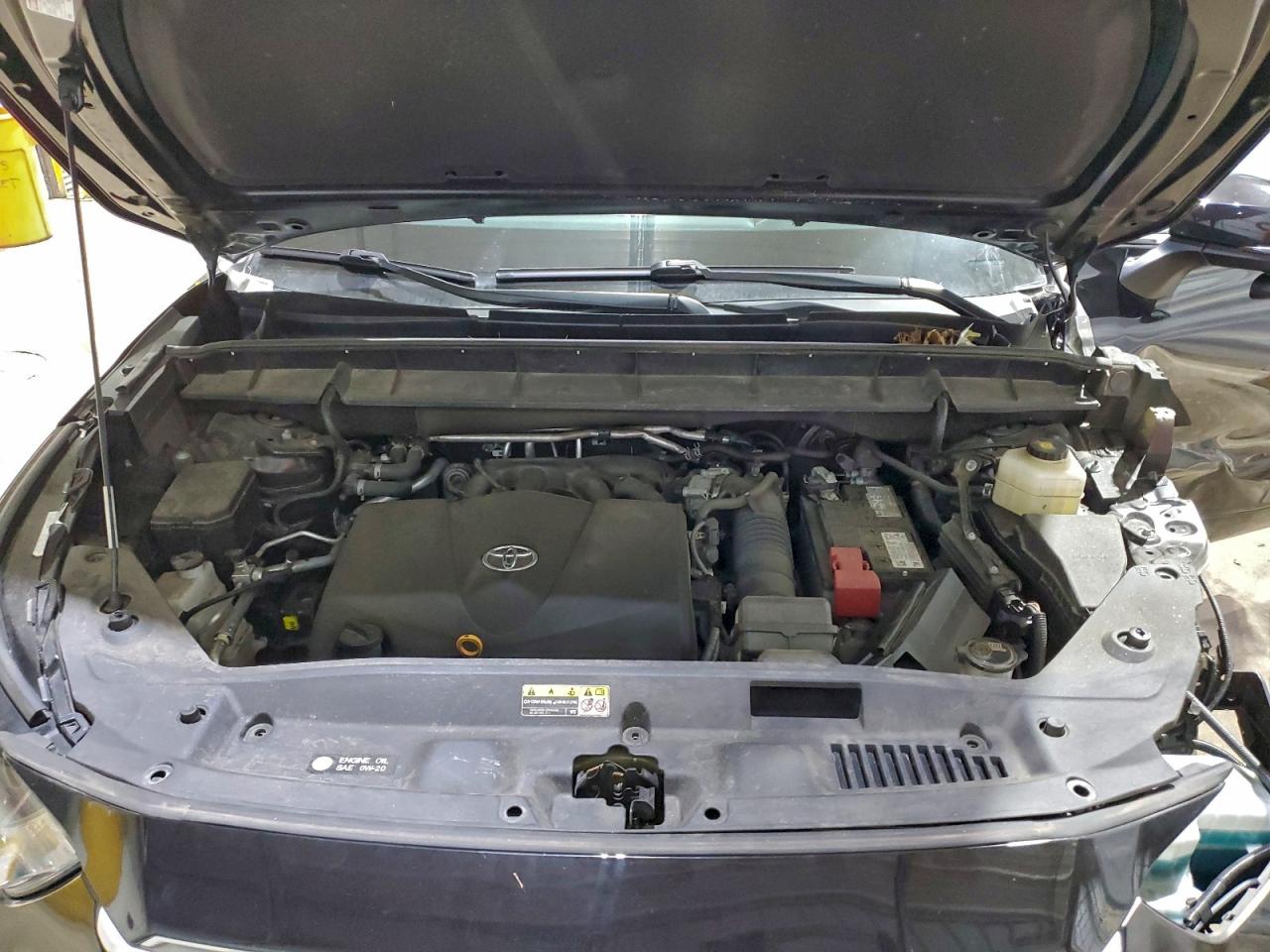 2021 TOYOTA HIGHLANDER XLE photo 23