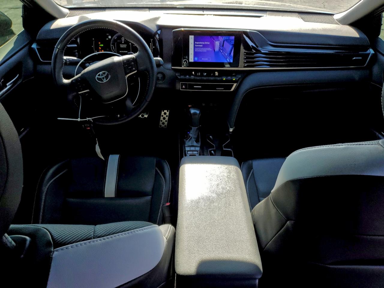 2025 TOYOTA CAMRY XSE photo 8
