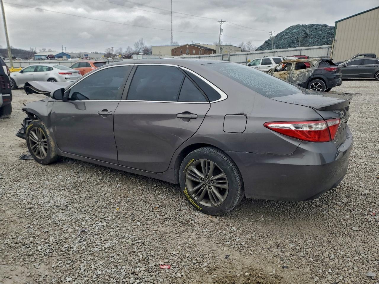 2017 TOYOTA CAMRY LE photo 3