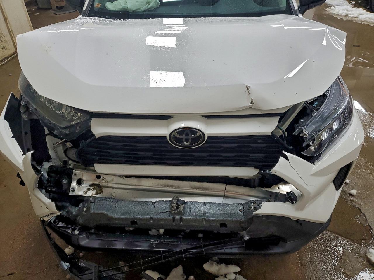 2021 TOYOTA RAV4 LE photo 34
