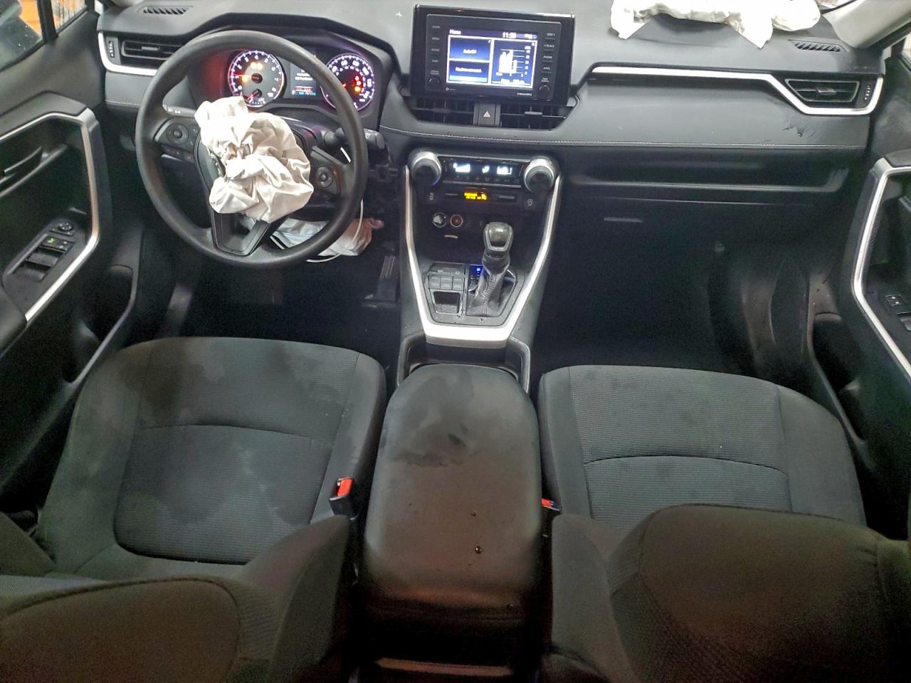 2021 TOYOTA RAV4 LE photo 22